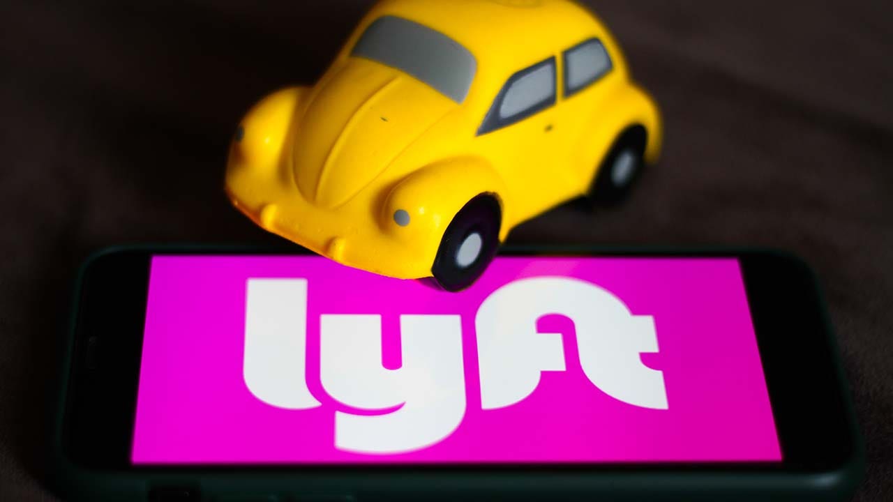 Al igual que Uber, Lyft también cobra a los clientes por el aumento de los costos de combustible